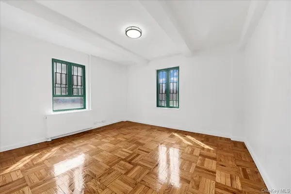 1569 metropolitan AVE #4g, Bronx, NY 10462