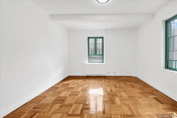 1569 metropolitan AVE #4g, Bronx, NY 10462