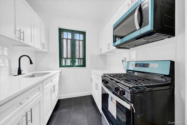 1569 metropolitan AVE #4g, Bronx, NY 10462