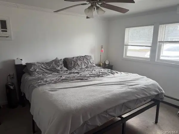 16 W Marine AVE, Lindenhurst, NY 11757