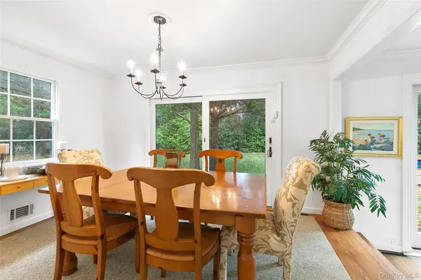 669 Hill ST, Southampton, NY 11968