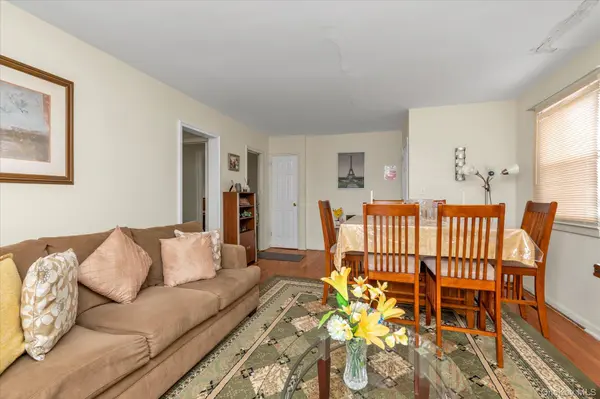 8237 Langdale ST #114A, New Hyde Park, NY 11040
