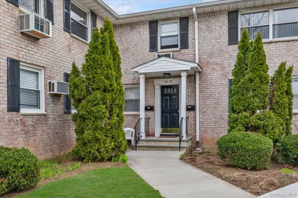 8237 Langdale ST #114A, New Hyde Park, NY 11040