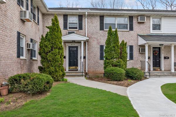 8237 Langdale ST #114A, New Hyde Park, NY 11040