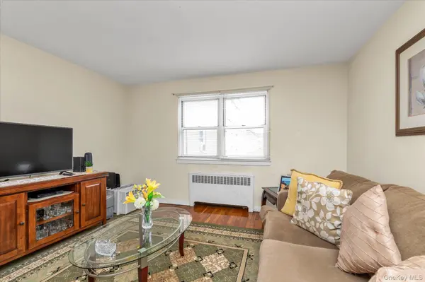 8237 Langdale ST #114A, New Hyde Park, NY 11040