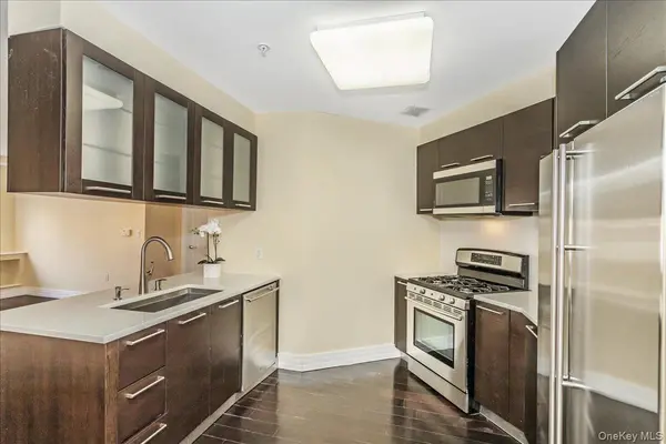 6405 Yellowstone BLVD #207, Forest Hills, NY 11375