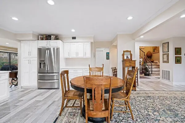 38 Maple CT, Jericho, NY 11753