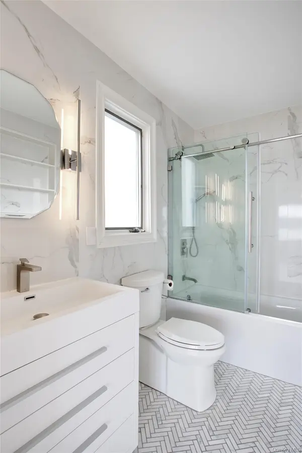 75-02 West Shore RD #2, Port Washington, NY 11050