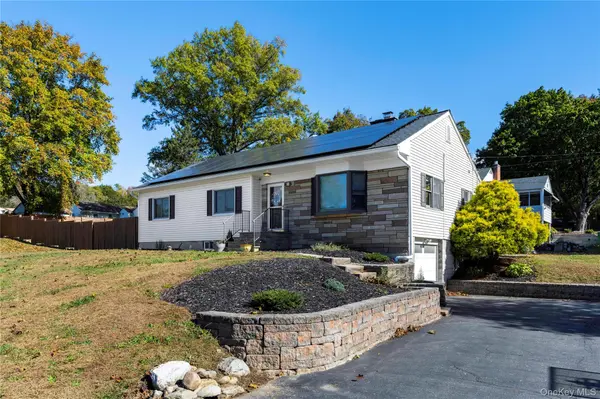 29 Rombout Ridge RD, Poughkeepsie, NY 12603