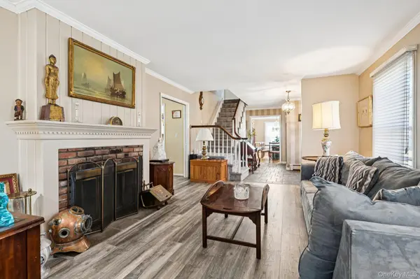 2 Three Pond RD, Smithtown, NY 11787