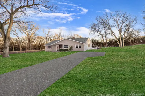2 Buchanan AVE, Coram, NY 11727
