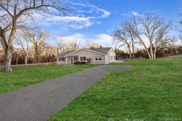 2 Buchanan AVE, Coram, NY 11727