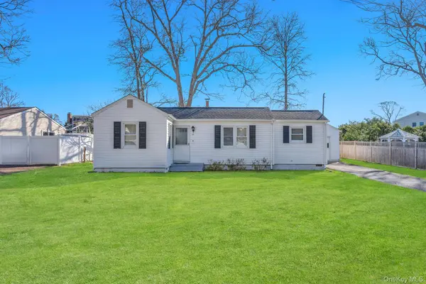 20 Willyn RD, Blue Point, NY 11715
