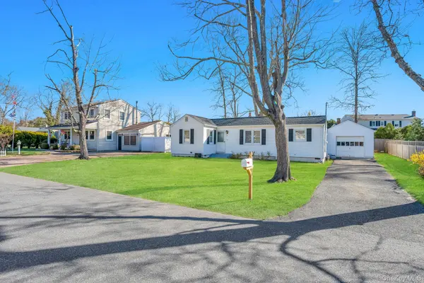 20 Willyn RD, Blue Point, NY 11715