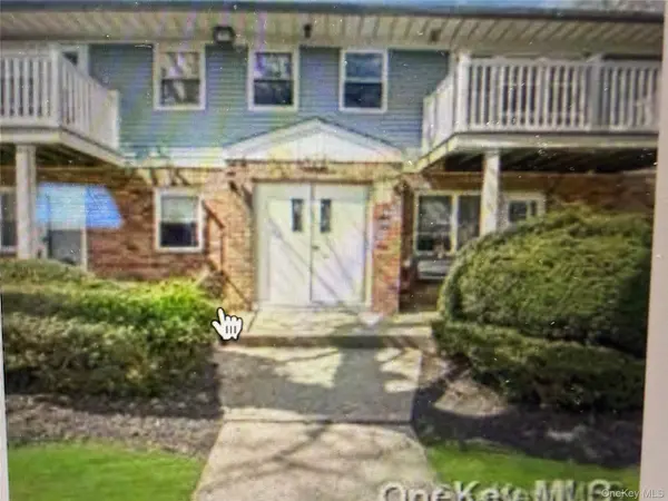 5A Hemlock DR, Bay Shore, NY 11706