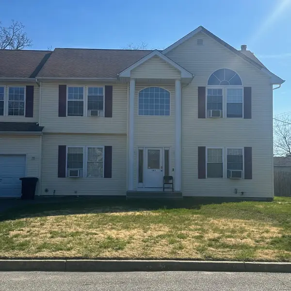 141 N 28 ST, Wheatley Heights, NY 11798