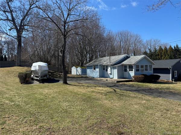 44 Cedar DR, Miller Place, NY 11764
