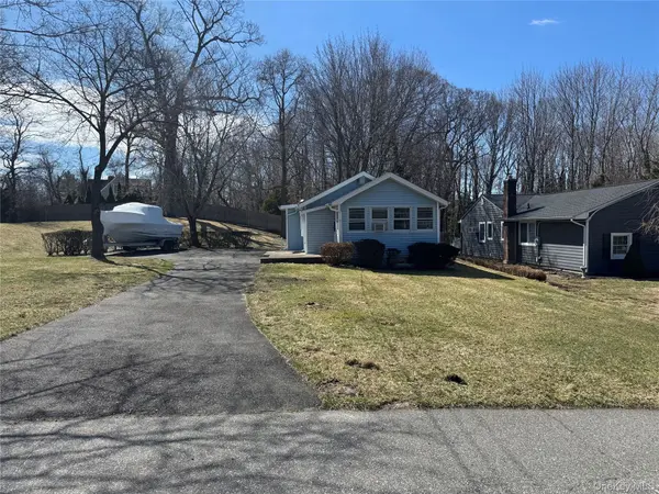 44 Cedar DR, Miller Place, NY 11764