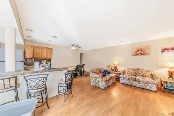 9 Kiowa CT #9, Coram, NY 11727