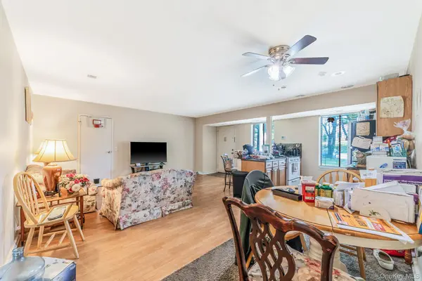 9 Kiowa CT #9, Coram, NY 11727