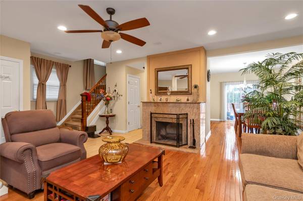 92-24 219th ST, Queens Village, NY 11428