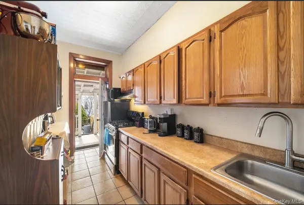 60-34 69th AVE, Ridgewood, NY 11385