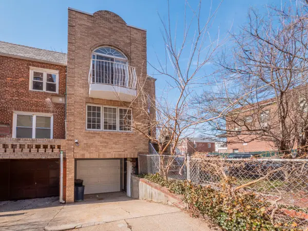 98-25 67th AVE, Rego Park, NY 11374