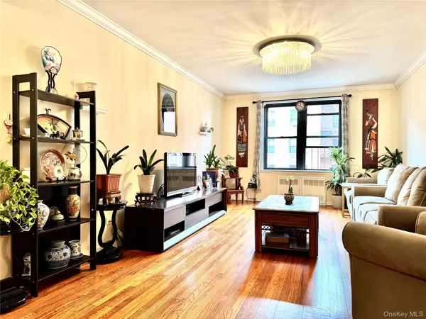 150-25 72ND RD #4C, Kew Garden Hills, NY 11367