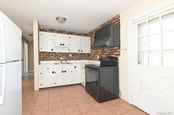 313 Warren ST, West Babylon, NY 11704