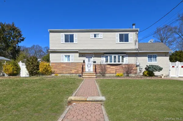 313 Warren ST, West Babylon, NY 11704