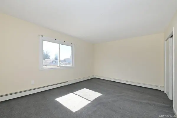 313 Warren ST, West Babylon, NY 11704