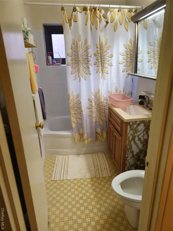 87-10 204 #B-61, Hollis, NY 11427