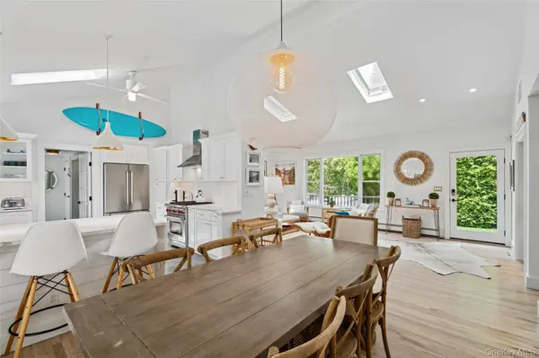 42 Oak ST, Westhampton Beach, NY 11978