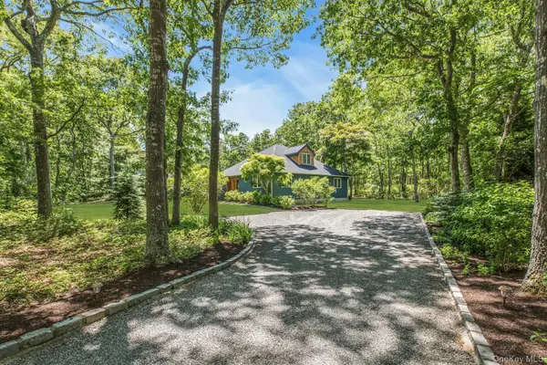 16 Hildreth RD, Hampton Bays, NY 11946