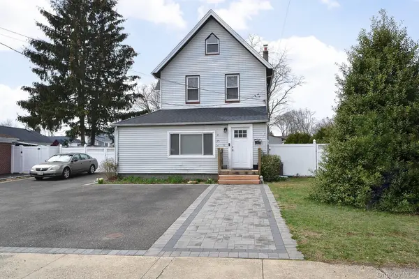 25 Hazel ST, Central Islip, NY 11722