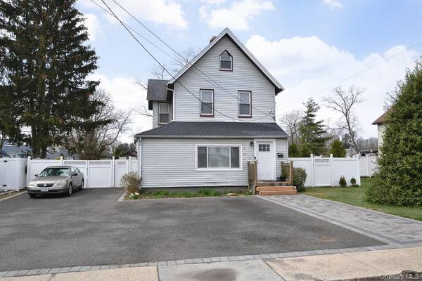 25 Hazel ST, Central Islip, NY 11722