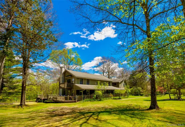 15 Unity LN, New Paltz, NY 12561