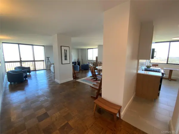 27110 Grand Central Pkwy #18E, Floral Park, NY 11005