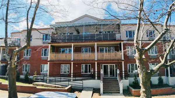 6434 Grand Central Pkwy #3D, Forest Hills, NY 11375