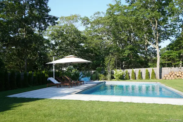 48 N Columbine AVE, Hampton Bays, NY 11946