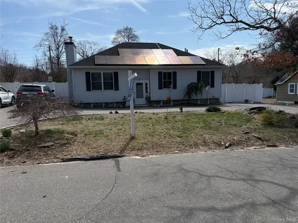 2 1st ST, Coram, NY 11727