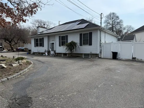 2 1st ST, Coram, NY 11727