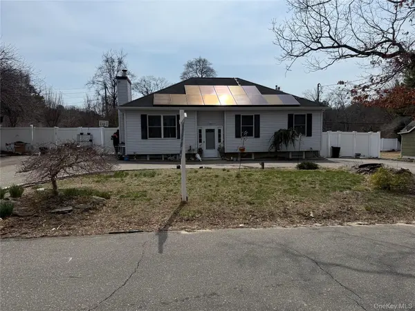 2 1st ST, Coram, NY 11727