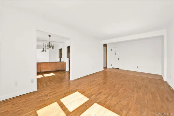 58-03 Calloway ST #5E, Corona, NY 11368