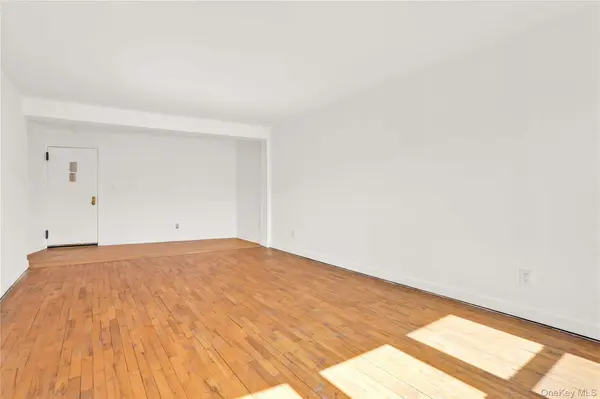 58-03 Calloway ST #5E, Corona, NY 11368