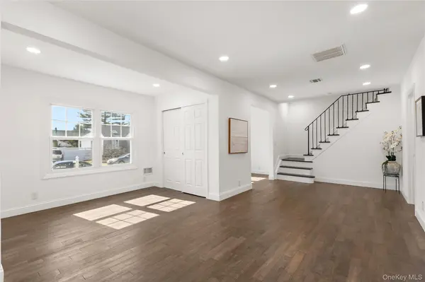 184 Dallas ST, Lindenhurst, NY 11757