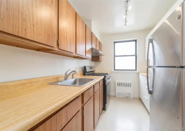 19637 69th AVE #2F, Fresh Meadows, NY 11365