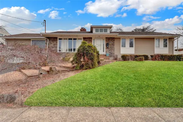 91 Laurel DR, Massapequa Park, NY 11762