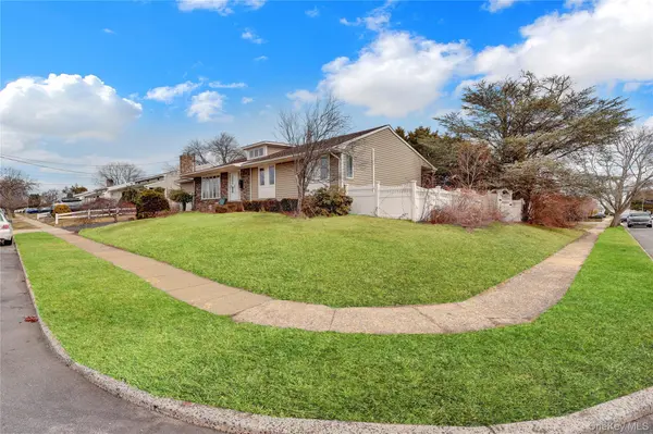 91 Laurel DR, Massapequa Park, NY 11762