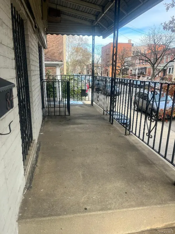 23-84 33rd, Astoria, NY 11105